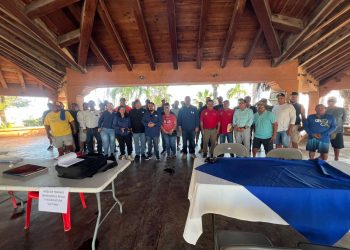    ATIENDE SOLICITUDES DE TRABAJADORES DEL MAR DIRECTOR DE PESCA LOS CABOS