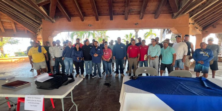    ATIENDE SOLICITUDES DE TRABAJADORES DEL MAR DIRECTOR DE PESCA LOS CABOS