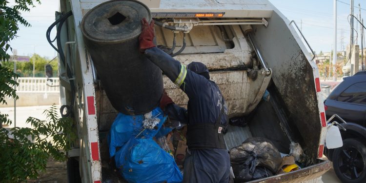 REFUERZA SERVICIOS PÚBLICOS DE LOS CABOS RECOLECCIÓN DE BASURA DOMÉSTICA EN TEMPORADA NAVIDEÑA