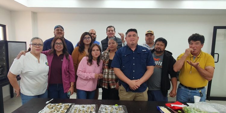 UABCS IMPARTE TALLER DE AHUMADO ARTESANAL DE OSTION PARA PRODUCTORES ACUÍCOLAS EN COMONDU