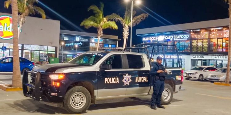 REALIZA POLICÍA MUNICIPAL DE LOS CABOS OPERATIVOS EN CENTROS COMERCIALES