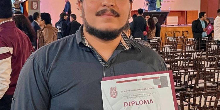 DOCENTE DE LA UABCS RECIBE PREMIO AL MEJOR DESEMPEÑO ACADÉMICO DE POSGRADO 2024