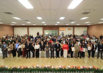 UABCS EGRESA UNA GENERACIÓN MÁS DE PROFESIONISTAS