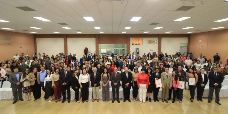 UABCS EGRESA UNA GENERACIÓN MÁS DE PROFESIONISTAS