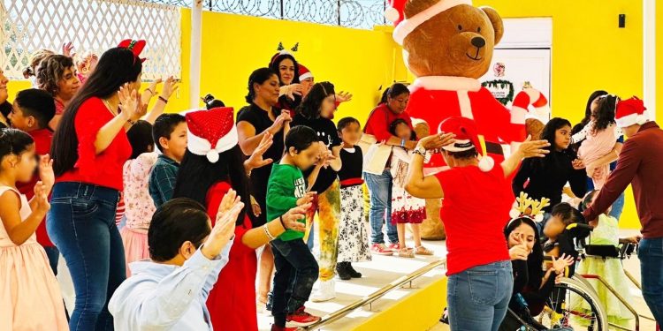 IMDIS LOS CABOS REÚNE A FAMILIAS DEL CENTRO DE INCLUSIÓN Y DESARROLLO EN TRADICIONAL POSADA NAVIDEÑA