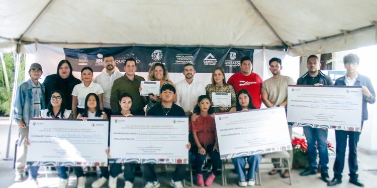 ENTREGA AYUNTAMIENTO DE LOS CABOS RECURSOS DEL PROGRAMA IMPULSÓ EMPRENDEDOR A JÓVENES