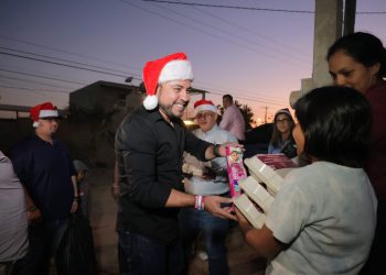 ENCABEZÓ CHRISTIAN AGUNDEZ ENTREGA DE “CENAS NAVIDEÑAS CONTIGO” A CIENTOS DE FAMILIAS DE LOS CABOS