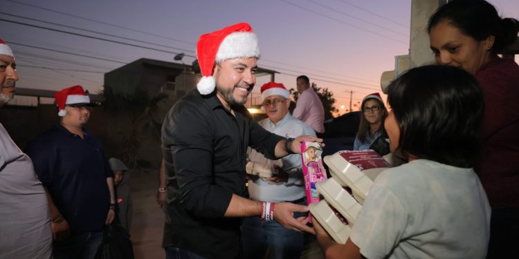 ENCABEZÓ CHRISTIAN AGUNDEZ ENTREGA DE “CENAS NAVIDEÑAS CONTIGO” A CIENTOS DE FAMILIAS DE LOS CABOS