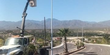 XV AYUNTAMIENTO DE LOS CABOS MEJORA SEGURIDAD EN SANTIAGO CON REPARACIÓN Y REEMPLAZO DE LUMINARIAS