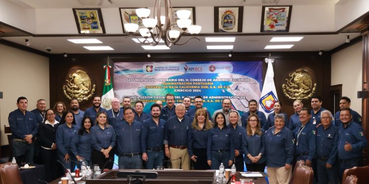 CLAUSURA GOBERNADOR VÍCTOR CASTRO DIPLOMADO SOBRE ENFOQUE DE DEMOCRACIA FAMILIAR Y CONTRA LA VIOLENCIA