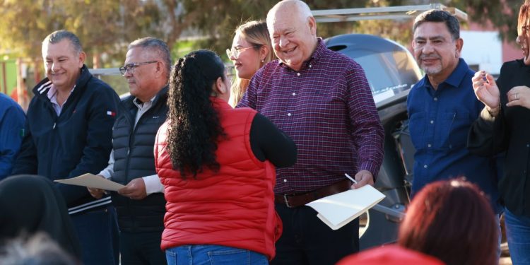 ENTREGA GOBERNADOR VÍCTOR CASTRO APOYOS PRODUCTIVOS Y VIVIENDAS POR MÁS DE 8 MDP EN COMONDÚ