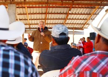 SE COMPROMETE VÍCTOR CASTRO CON HABITANTES DE ZONA RURAL DE LA PAZ