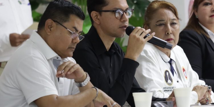 AVANZA LA PAVIMENTACIÓN DEL CAMINO ENTRE LOS EJIDOS LEY FEDERAL DE AGUAS 3 Y LEY FEDERAL DE AGUAS 4