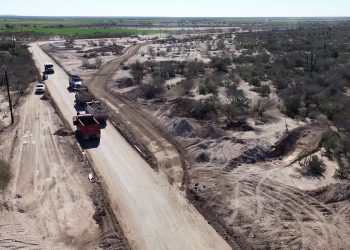 AVANZA LA PAVIMENTACIÓN DEL CAMINO ENTRE LOS EJIDOS LEY FEDERAL DE AGUAS 3 Y LEY FEDERAL DE AGUAS 4