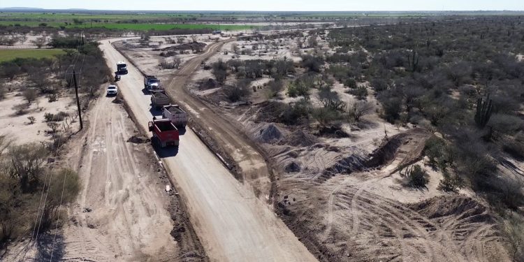 AVANZA LA PAVIMENTACIÓN DEL CAMINO ENTRE LOS EJIDOS LEY FEDERAL DE AGUAS 3 Y LEY FEDERAL DE AGUAS 4