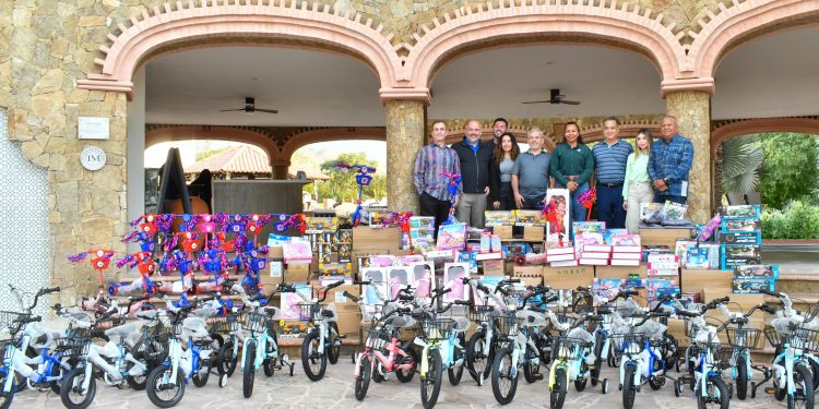 DELEGADA DE CABO SAN LUCAS RECIBE DONACIÓN DE 500 JUGUETES PARA NIÑAS Y NIÑOS DE PARTE DEL GRUPO ARES