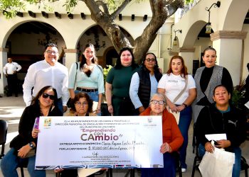      ENTREGAN APOYOS A MUJERES EMPRENDEDORAS DE LA ZONA NORTE DE LOS CABOS