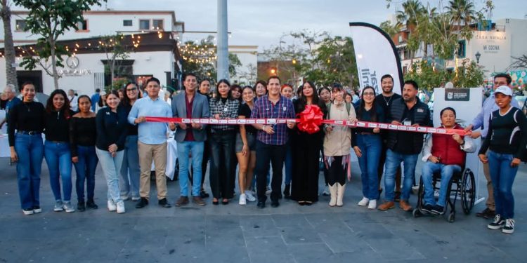 EN APOYO AL EMPRENDIMIENTO, INJUVE LOS CABOS INAUGURA EL “BAZAR JUVENIL”