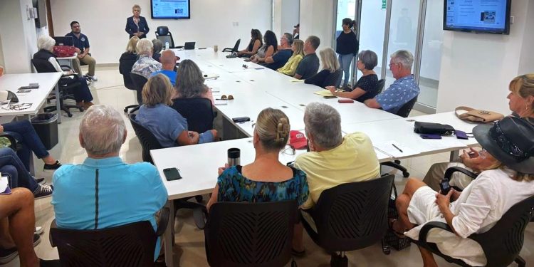 REUNIÓN DE GOBIERNO DE LOS CABOS CON GRUPO MADRUGADORES Y OBSERVATORIO CIUDADANO