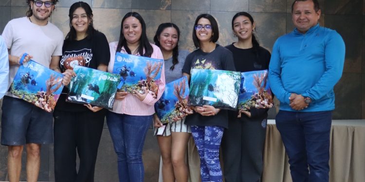 ESTUDIANTES DE TURISMO ALTERNATIVO DE LA UABCS RECIBEN CERTIFICACIÓN INTERNACIONAL DE BUCEO RECREATIVO