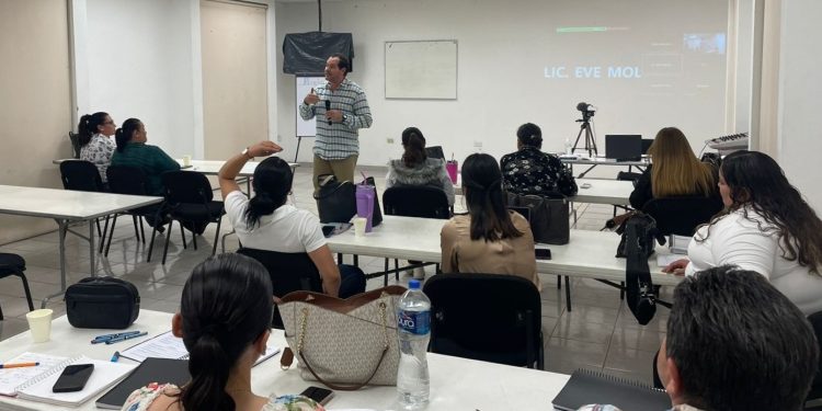 CAPACITAN A AGENTES DEL MINISTERIO PÚBLICO EN TÉCNICAS DE LITIGACIÓN