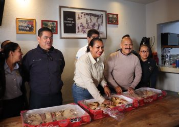 DELEGADA DE CSL COMPARTE LA TRADICIONAL ROSCA DE REYES CON EL PERSONAL DELEGACIONAL