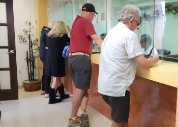 DELEGADA DE CSL COMPARTE LA TRADICIONAL ROSCA DE REYES CON EL PERSONAL DELEGACIONAL