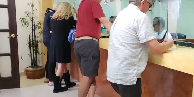 DELEGADA DE CSL COMPARTE LA TRADICIONAL ROSCA DE REYES CON EL PERSONAL DELEGACIONAL