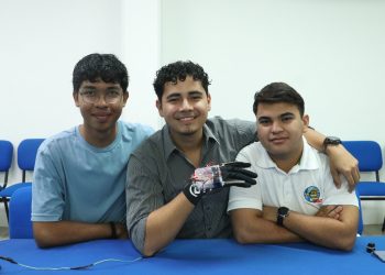 ESTUDIANTES DE LA UABCS DESARROLLAN “ SIGNUM AUXILIUM “ UN DISPOSITIVO INNOVADOR PARA FORTALECER LA SEGURIDAD DE LAS MUJERES