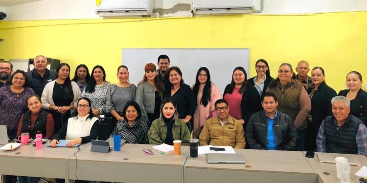 CAPACITAN A PERSONAS SERVIDORAS PUBLICAD MUNICIPALES PARA EVITAR DESERCIÓN ESCOLAR EN LOS CABOS