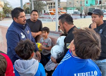 INSTITUTO MUNICIPAL DEL DEPORTE ENTREGA BALONES DE FÚTBOL EN CABO SAN LUCAS