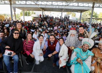 ENCABEZA ALCALDE CHRISTIAN AGUNDEZ FESTEJO DEL DÍA DE REYES EN LA RIBERA, SANTIAGO Y MIRAFLORES