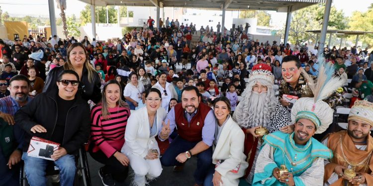 ENCABEZA ALCALDE CHRISTIAN AGUNDEZ FESTEJO DEL DÍA DE REYES EN LA RIBERA, SANTIAGO Y MIRAFLORES