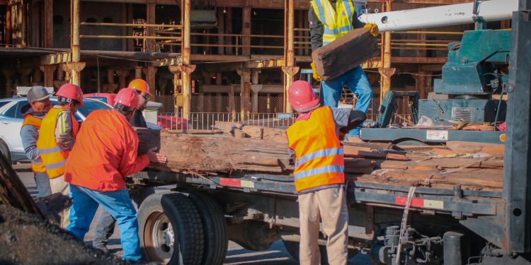 INICIA REMOCIÓN Y RESGUARDO DEL MONUMENTO HISTÓRICO “EL CHUTE” EN SANTA ROSALÍA