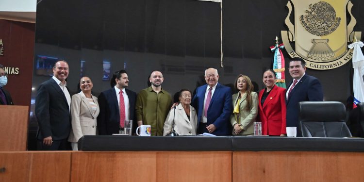 CONMEMORAN 50 ANIVERSARIO DE LA CONSTITUCIÓN DE BCS