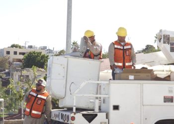 EN LOS CABOS SERVICIOS PÚBLICOS REHABILITA ALUMBRADO PÚBLICO EN CARRETERA TRANSPENINSULAR
