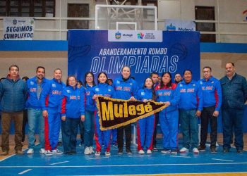 ALCALDESA DE MULEGÉ ENCABEZA LA CEREMONIA DE ABANDERAMIENTO DEPORTIVO 2025