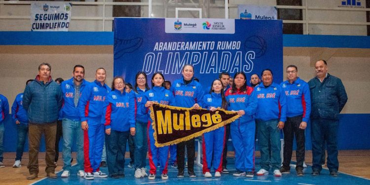ALCALDESA DE MULEGÉ ENCABEZA LA CEREMONIA DE ABANDERAMIENTO DEPORTIVO 2025