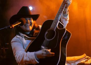 CANTA-AUTORA SUDCALIFORNIA GABY ROMERO GANA PREMIO BANDA TOPS 2024