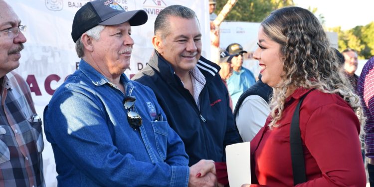 AVANZA LA PAVIMENTACIÓN DEL CAMINO ENTRE LOS EJIDOS LEY FEDERAL DE AGUAS 3 Y LEY FEDERAL DE AGUAS 4