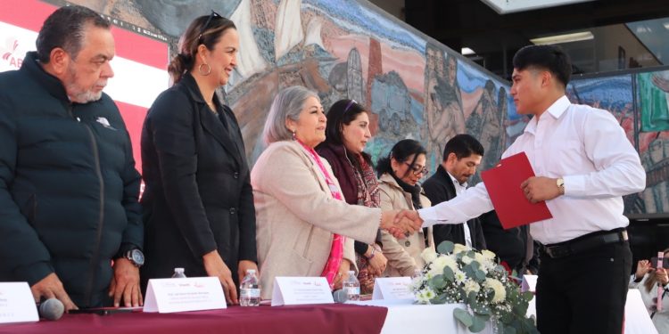 SOCIEDAD Y TRES ÓRDENES DE GOBIERNO TRABAJAN EN LA MEJORA DE SERVICIOS TURÍSTICOS EN LA BAHÍA DE LA PAZ