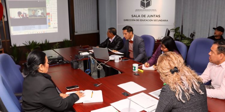 AVANZA LA PAVIMENTACIÓN DEL CAMINO ENTRE LOS EJIDOS LEY FEDERAL DE AGUAS 3 Y LEY FEDERAL DE AGUAS 4