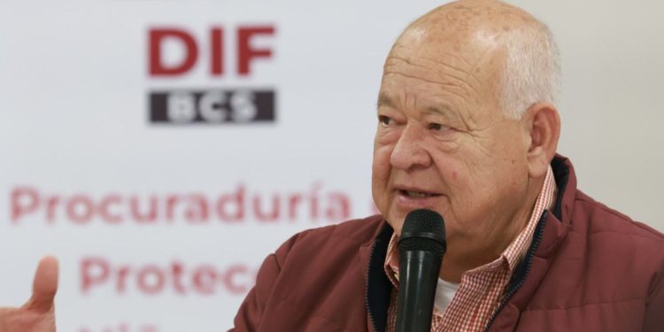 ENTREGA GOBERNADOR APOYOS PARA ACTIVIDADES PRODUCTIVAS ASI COMO BENEFICIOS PARA MEJORAR LA ATENCIÓN A LA SALUD