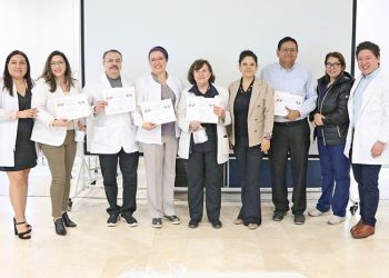 RECONOCE EL GOBIERNO DEL A MEDICOS QUE DESEMPEÑAN LABORES DOCENTES EN EL HOSPITAL SALVATIERRA