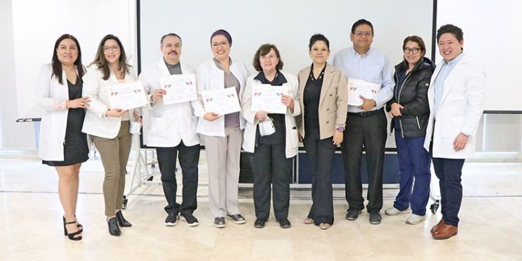 RECONOCE EL GOBIERNO DEL A MEDICOS QUE DESEMPEÑAN LABORES DOCENTES EN EL HOSPITAL SALVATIERRA