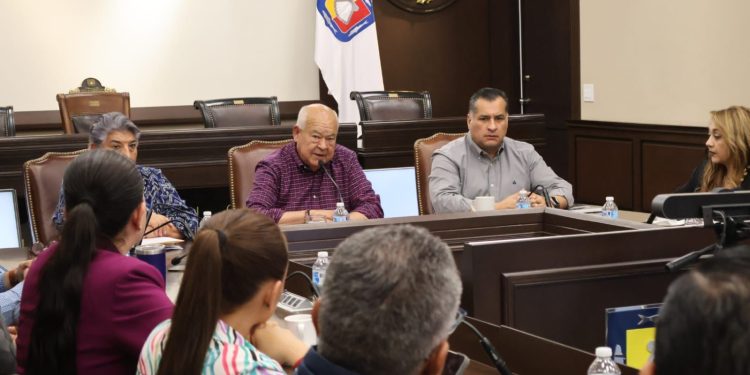 SE REUNE EL GOBERNADOR CON ALCALDES Y TITULARES DE PODERES LEGISLATIVOS Y JUDICIAL EN CONTINUIDAD AL PLIEGO PETITORIO DE BURÓCRATAS