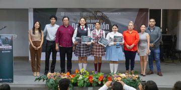 ESTUDIANTES DE LA UABCS DESTACAN EN  INFOMATRIX BCS 2025 Y AVANZAN A  COMPETENCIAS NACIONALES E INTERNACIONALES