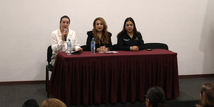 PRESENTAN EN LA UABCS LIBRO SOBRE EXPERIENCIAS DOCENTES EN TORNO A LA NUEVA ESCUELA MEXICANA