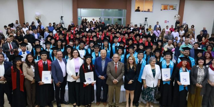 SE FORTALECE LA CALIDAD EDUCATIVA Y TECNOLÓGICA DE LA UABCS: VÍCTOR CASTRO