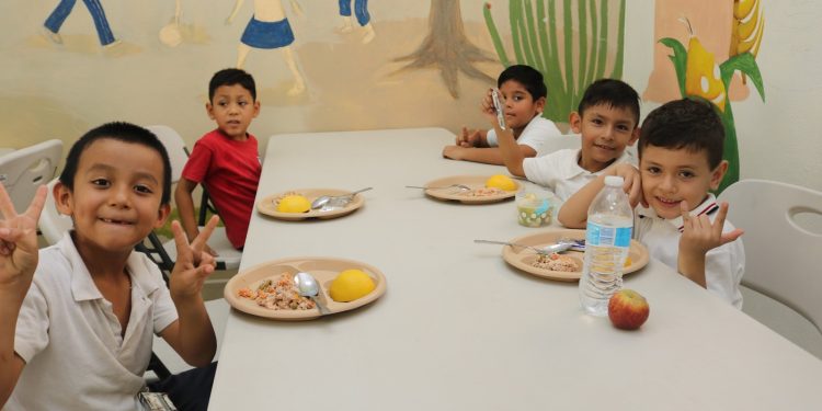 MÁS DE 20 MIL ESTUDIANTES DE NIVEL BÁSICO EN BCS RECIBEN DESAYUNOS ESCOLARES